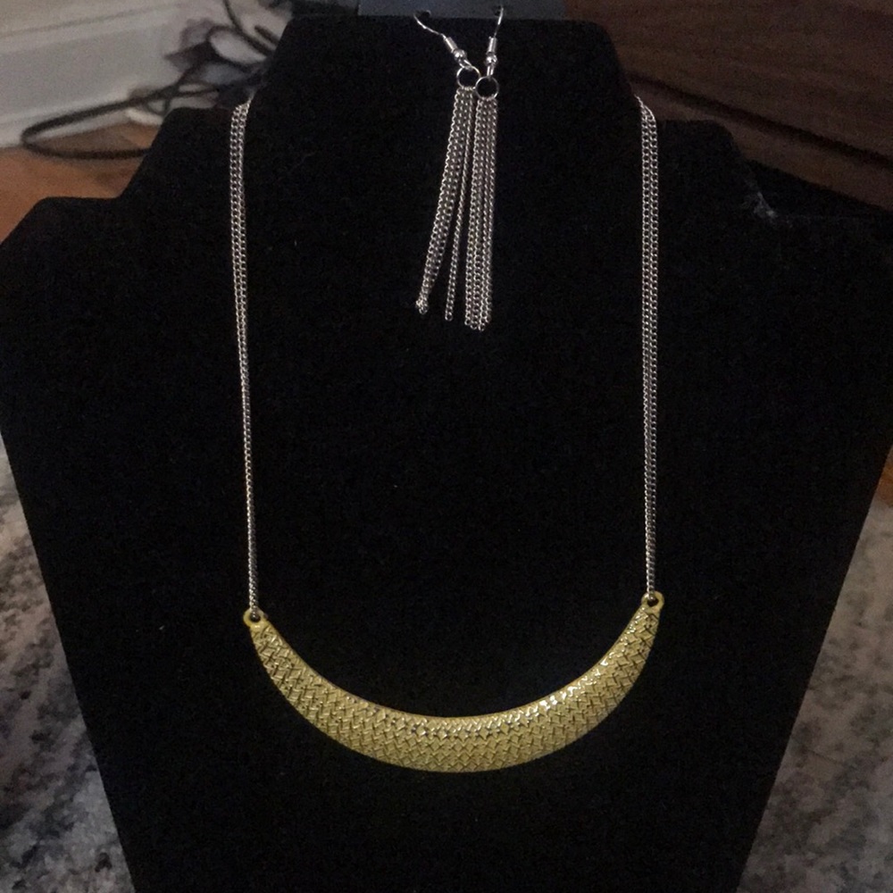 Free paparazzi jewelry with any Purchase